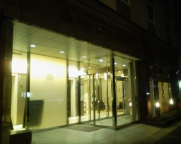 アパホテル横浜関内の玄関