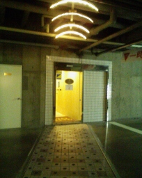 ホテル リステル新宿のフロントへの入口