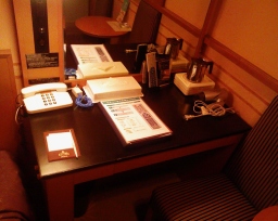ホテル リステル新宿客室内の机