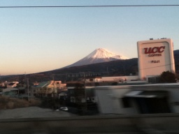 富士山とUCC Cofee 富士工場