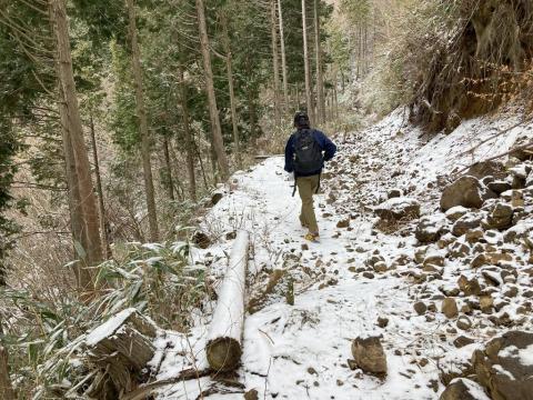 皿ヶ嶺 畑野川ルート 畑野川登山口から竜神平までの雪道を歩く