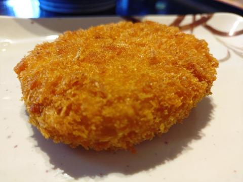 つるや製麵所 きつねうどん大 コロッケがうまい！