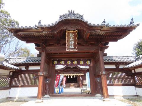 松山神社唐門から拝殿・本殿・裏参道・駐車場へ ― 勝山・御幸寺山が美しい