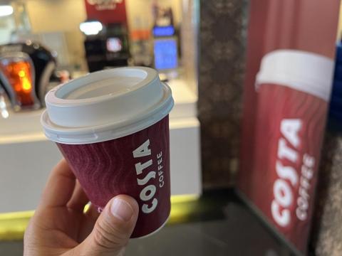 シネマサンシャイン衣山で飲むCOSTA COFFEE カフェラテホット