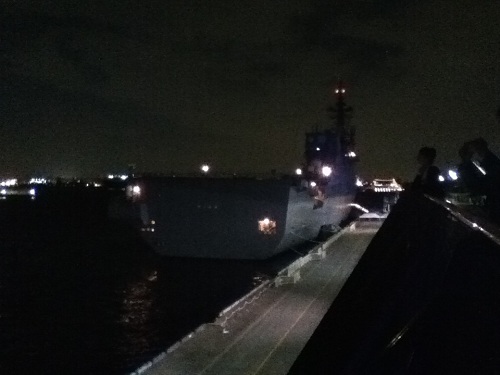 大桟橋に停泊中の海上自衛隊 ひゅうが型護衛艦 DDH-181「ひゅうが」（2012年10月10日夜）