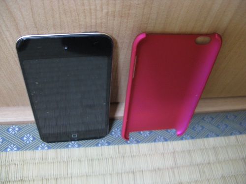 iPod touch（第4世代）とiPod touch（第4世代）用の保護ケース（moshi iGlaze 4 ホットピンク）