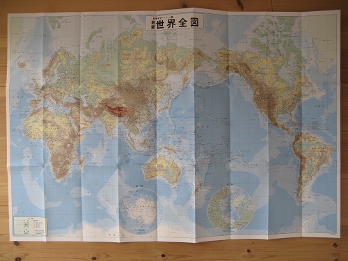 100円ショップ・ダイソーで購入した「ザ・マップ　地勢図　1　最新世界全図」（地図）