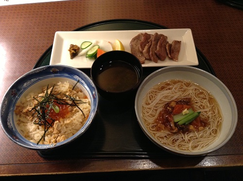 仙台駅地下の「郷土料理みやぎ乃」で食べた牛タンのセット料理
