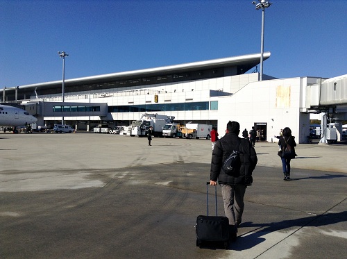 広島空港（飛行機から空港建物まで歩く）