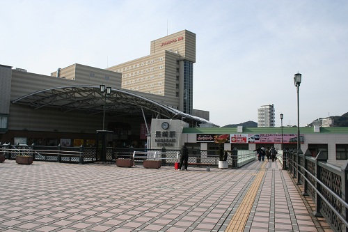 長崎駅前の陸橋と一体化した空中広場、JR九州ホテル　長崎、アミュプラザ長崎