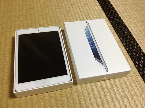 auショップで購入したApple iPad mini本体と箱