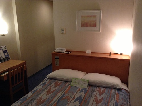 横浜桜木町ワシントンホテル（神奈川県横浜市中区桜木町1-101-1）のシングルルームのベッド