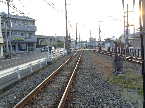 伊予鉄道「土居田駅」駅舎前の線路（東側・松山市駅方面）