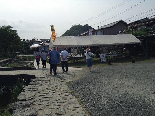 新谷花菖蒲園（愛媛県大洲市新谷町甲5）のテント付近