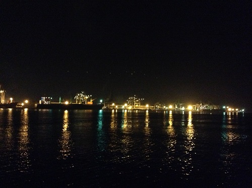 大分県大分市郊外の工場群の夜景