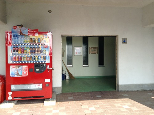 五色姫海浜公園（愛媛県伊予市尾崎）の更衣室入口