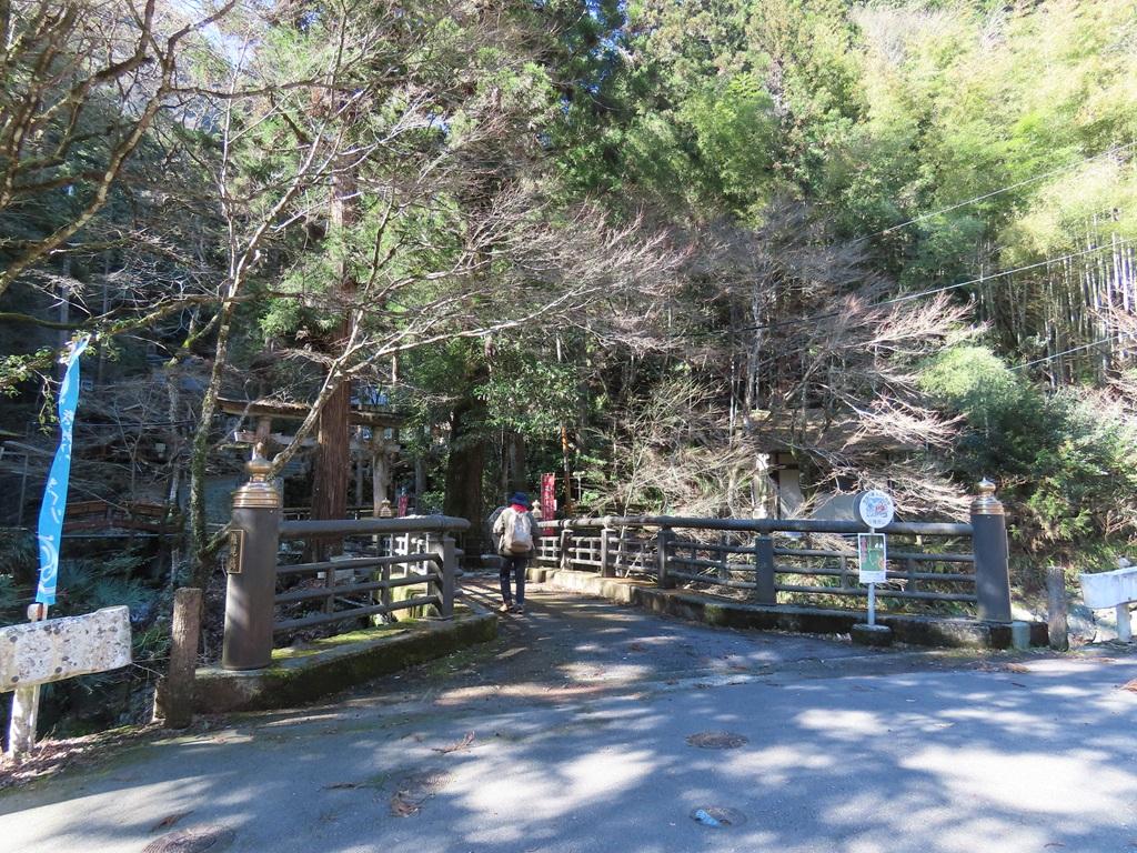 豊峰神社・権現山2:権現橋、娘
