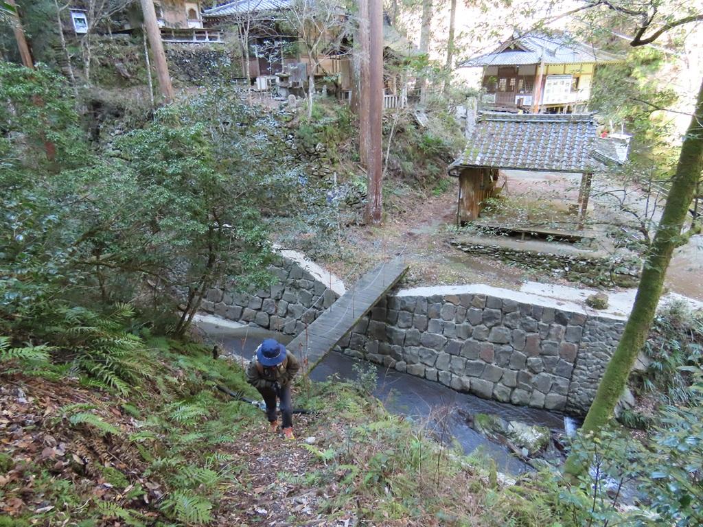 広田石鎚(総津権現山)2:豊峰神社の登山口、娘