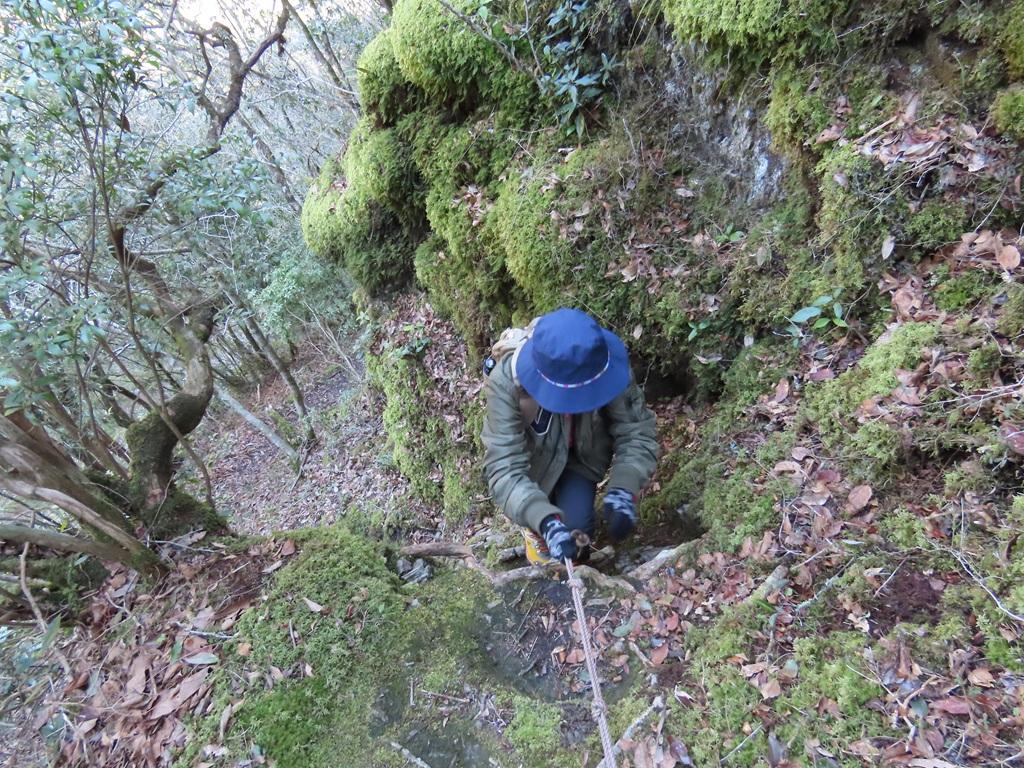 広田石鎚(総津権現山)11:紐で登る娘
