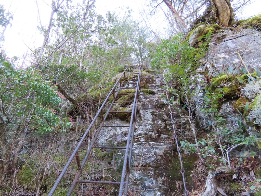 広田石鎚(総津権現山)17:鉄の梯子と鉄の鎖