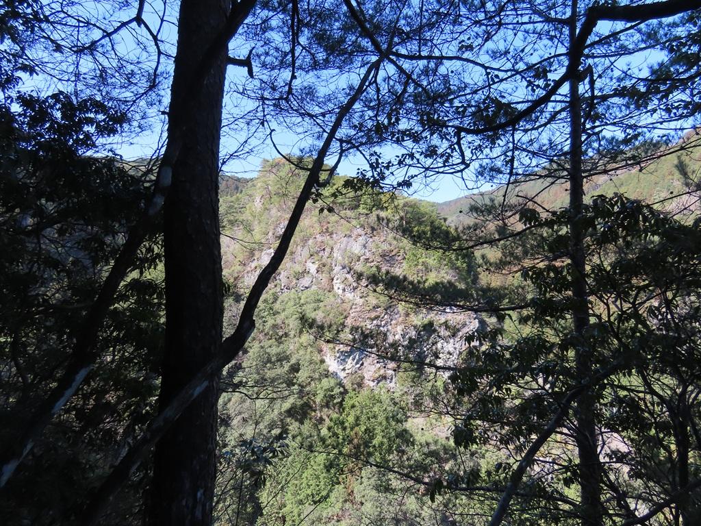 広田石鎚(総津権現山)23:西のぞきから見える山の景色