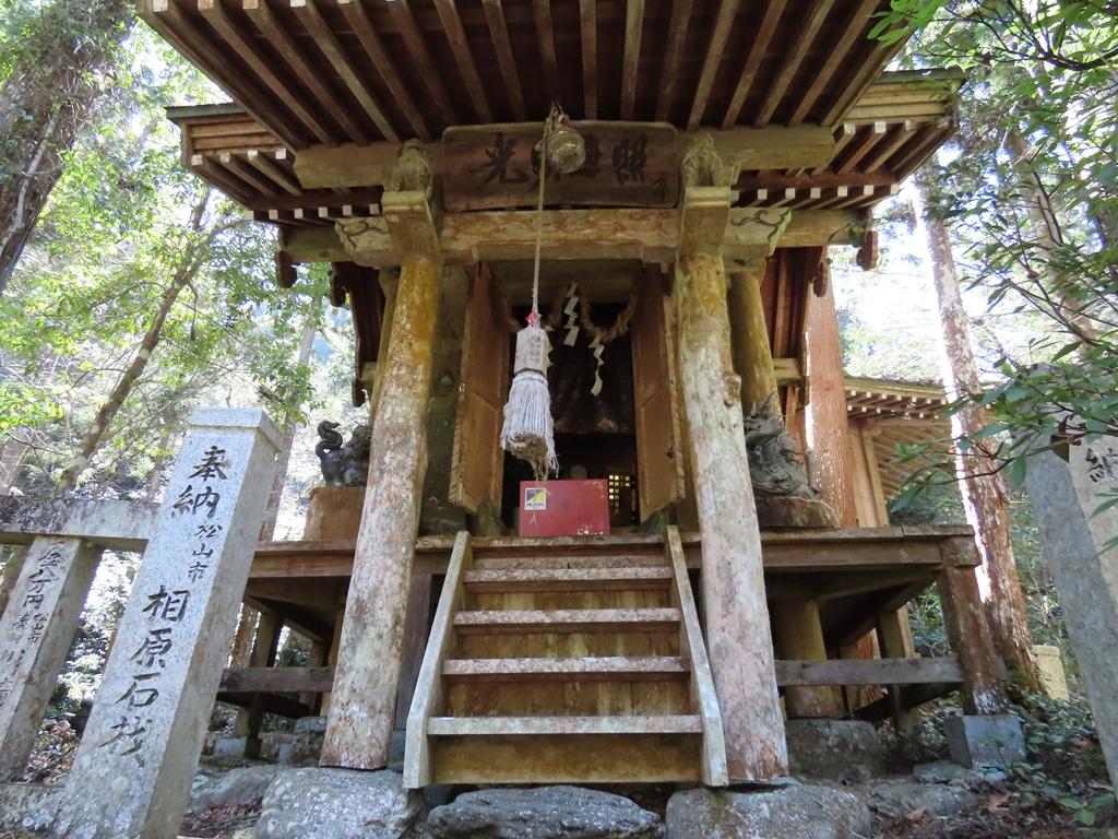 豊峰神社境内23:石鉄山 前神寺