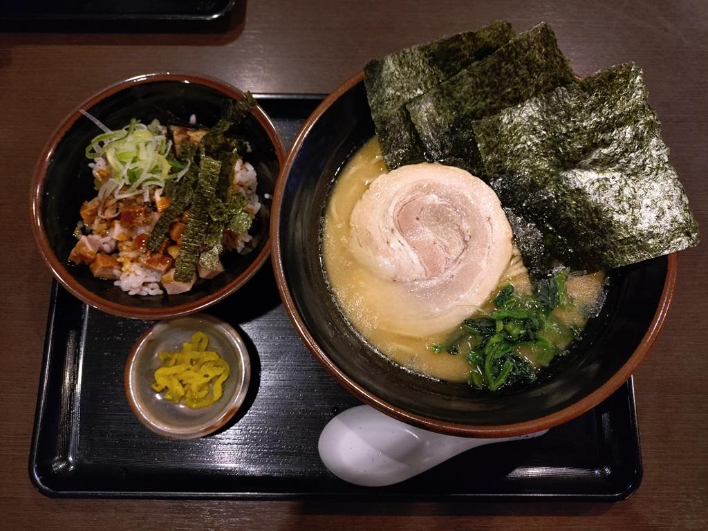 らーめんむぎ家 醤油とんこつらーめん チャーめし