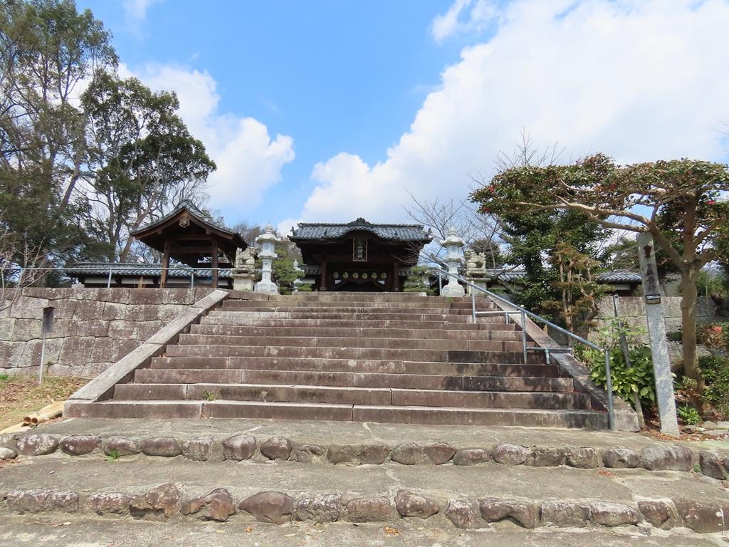 松山神社 石段と手水舎と唐門