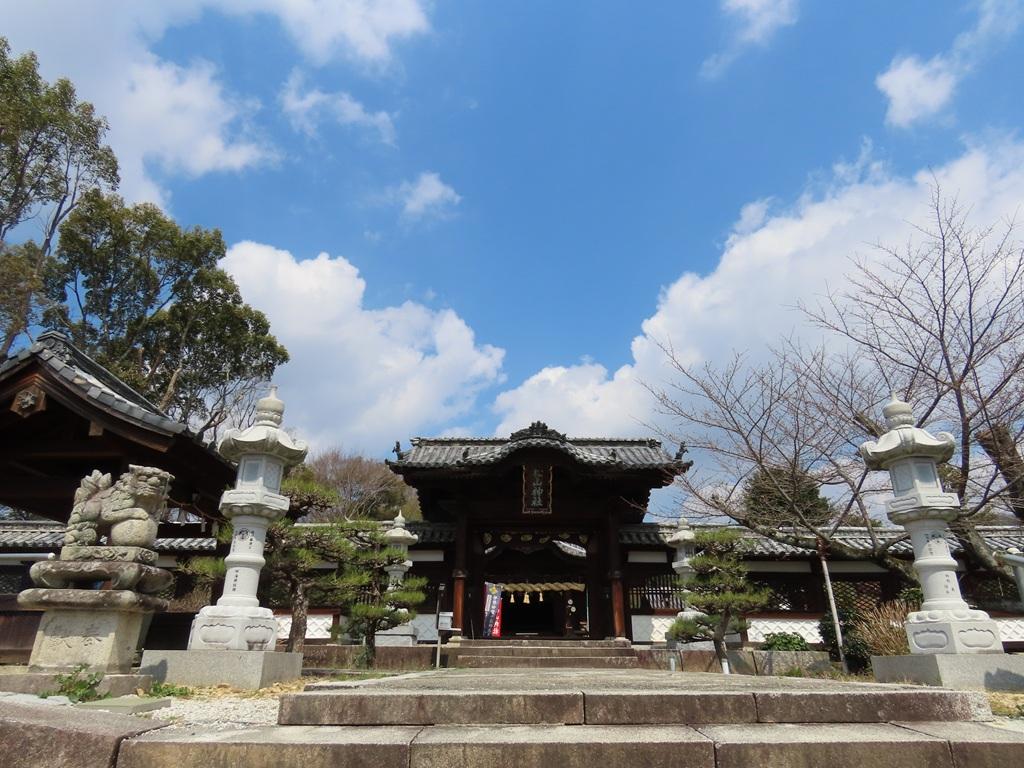 松山神社 石段と唐門