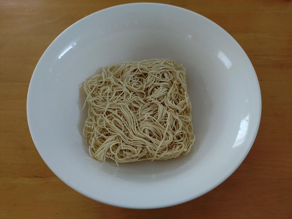 100均レンジ食器×「チャルメラ バリカタ豚骨」麺