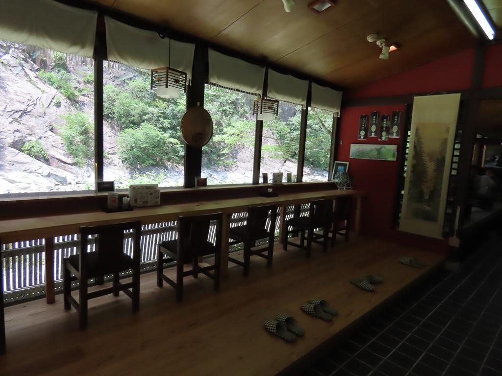 渓泉亭 面河茶屋 カウンター席