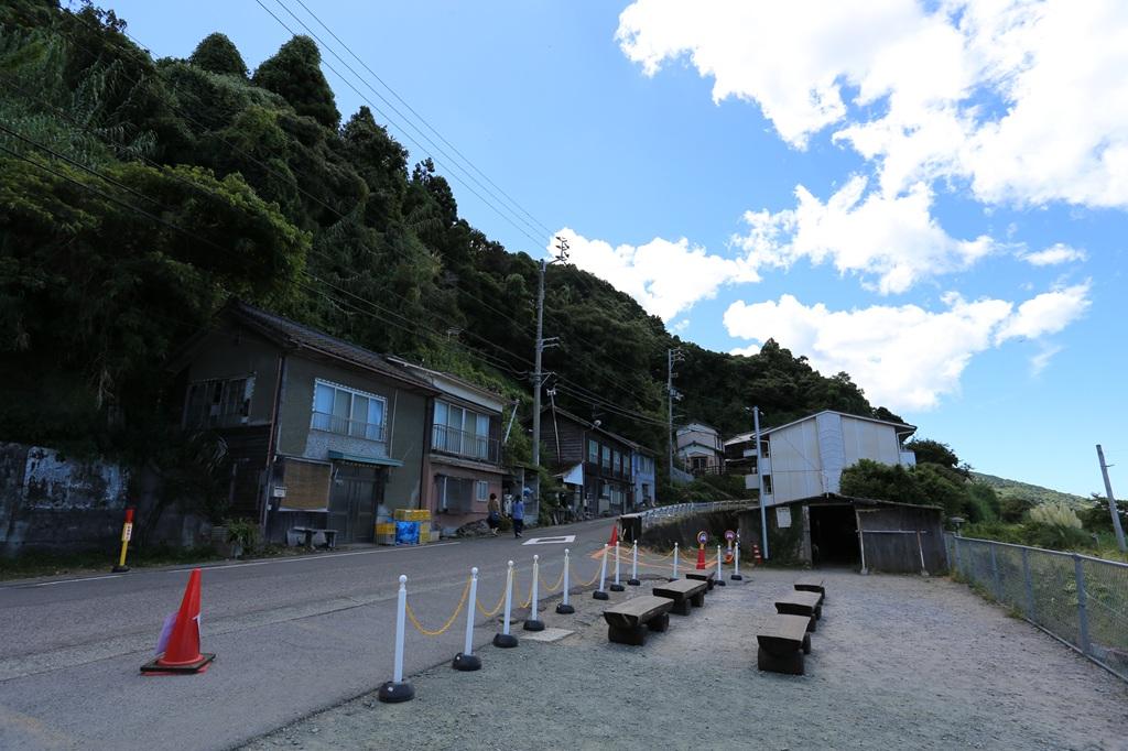 JR下灘駅隣接のベンチ