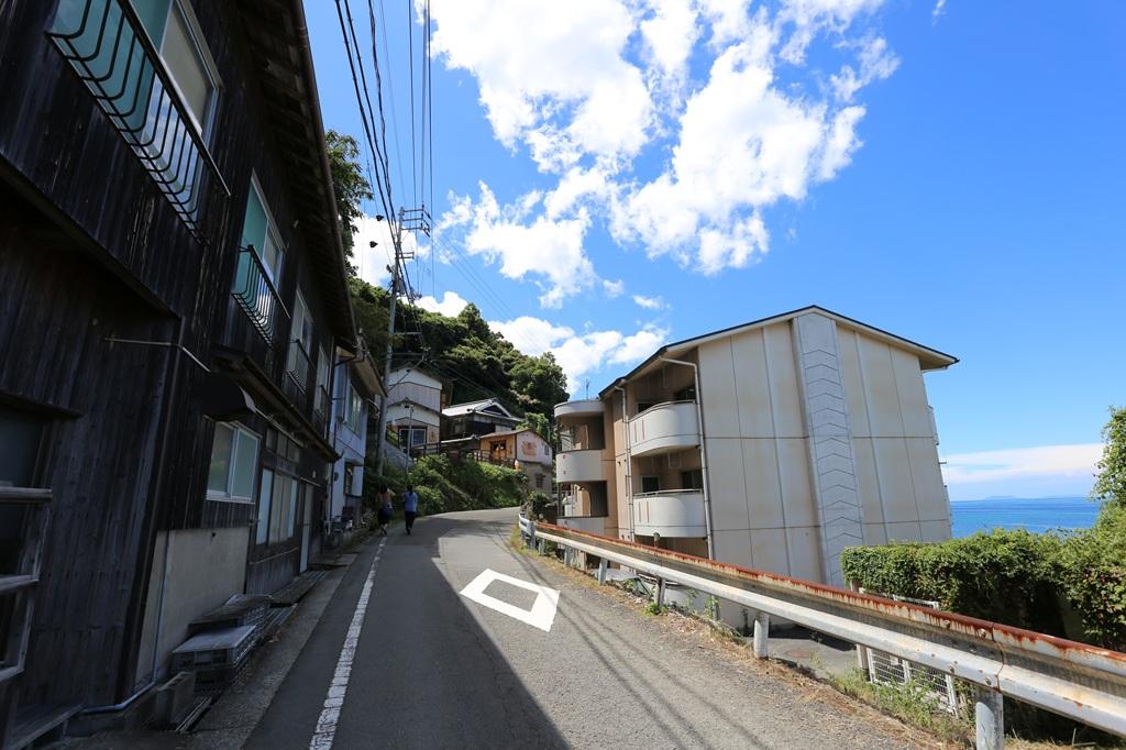 JR下灘駅前の道路（坂道）