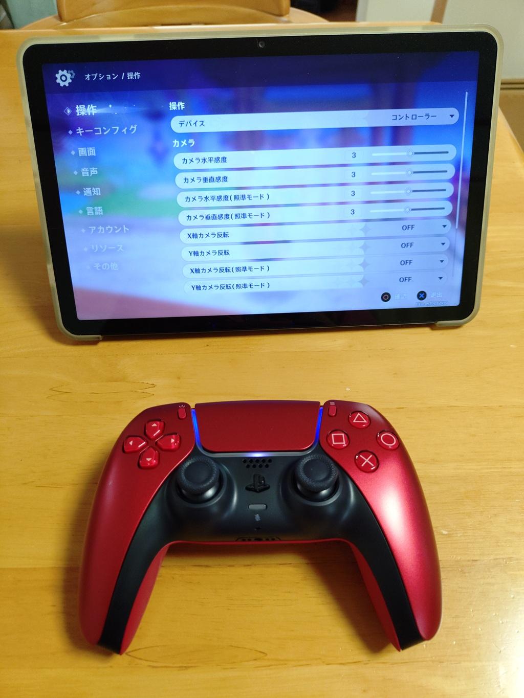 TECLAST T50の原神キーコンフィグ初期画面とSONY PlayStation 5用のコントローラ