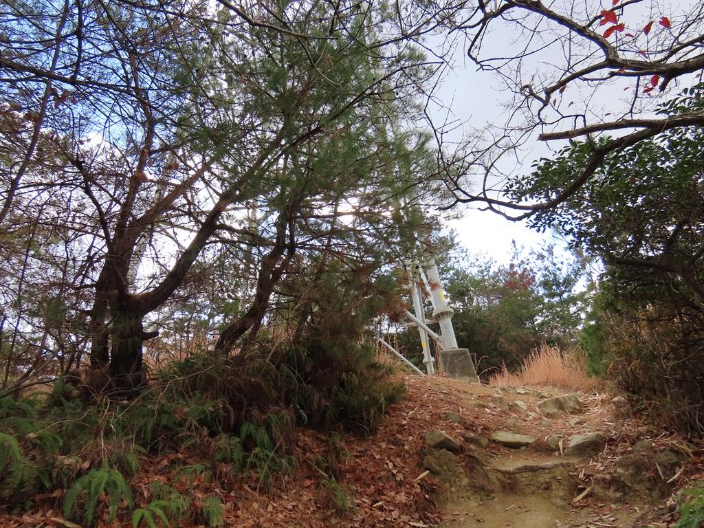 淡路ヶ峠  山道 鉄塔下部の土台