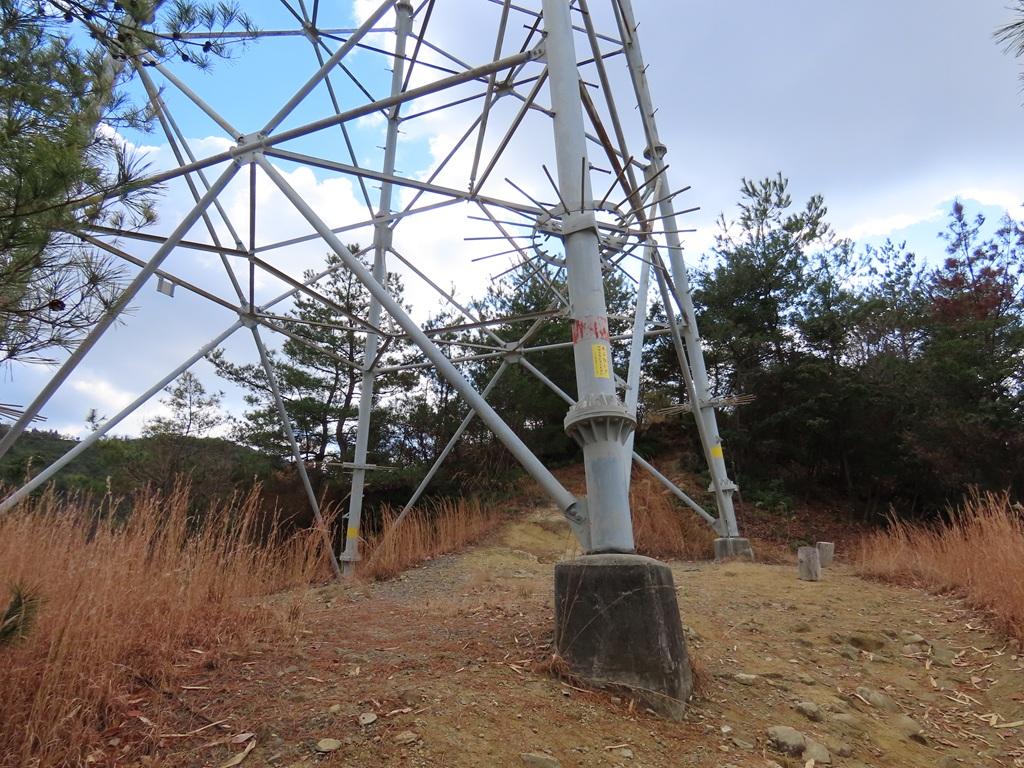 淡路ヶ峠  鉄塔下部の土台
