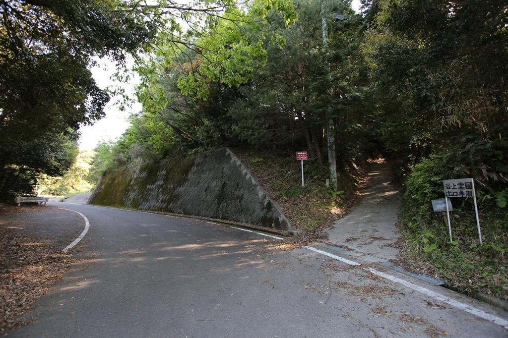 谷上山「谷上霊園出口専用」前の道路