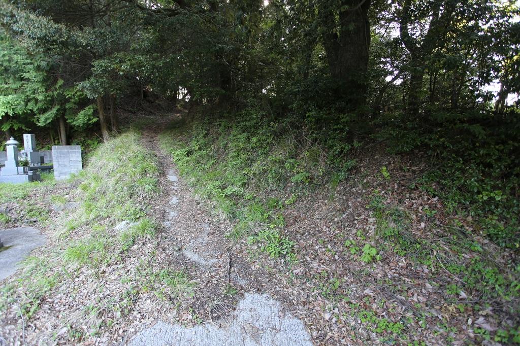 谷上霊園と谷上山登山道