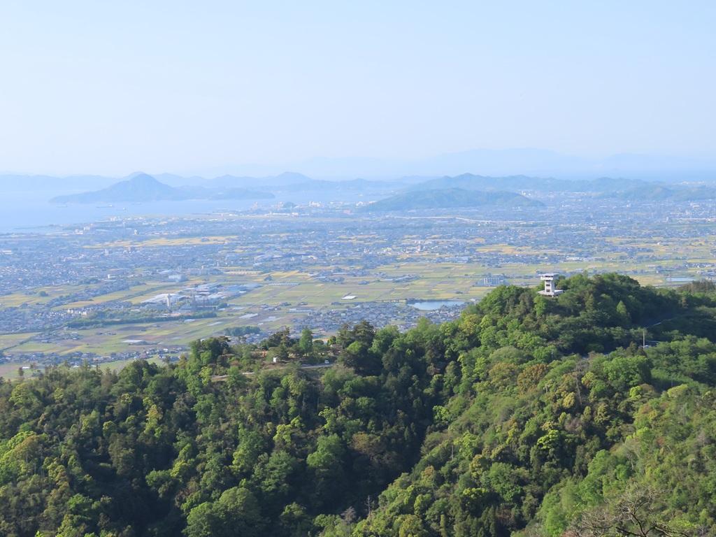 谷上山 見晴らし台から眺める伊予市街、瀬戸内海