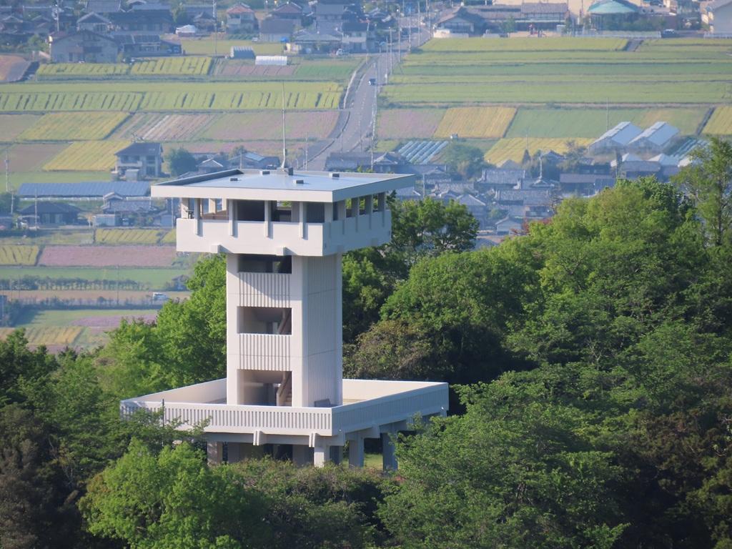 谷上山 見晴らし台から望遠ズームで眺める第二展望台