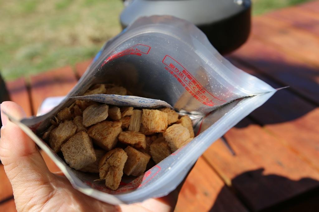 モンベル サラダチキン うす塩味 中身