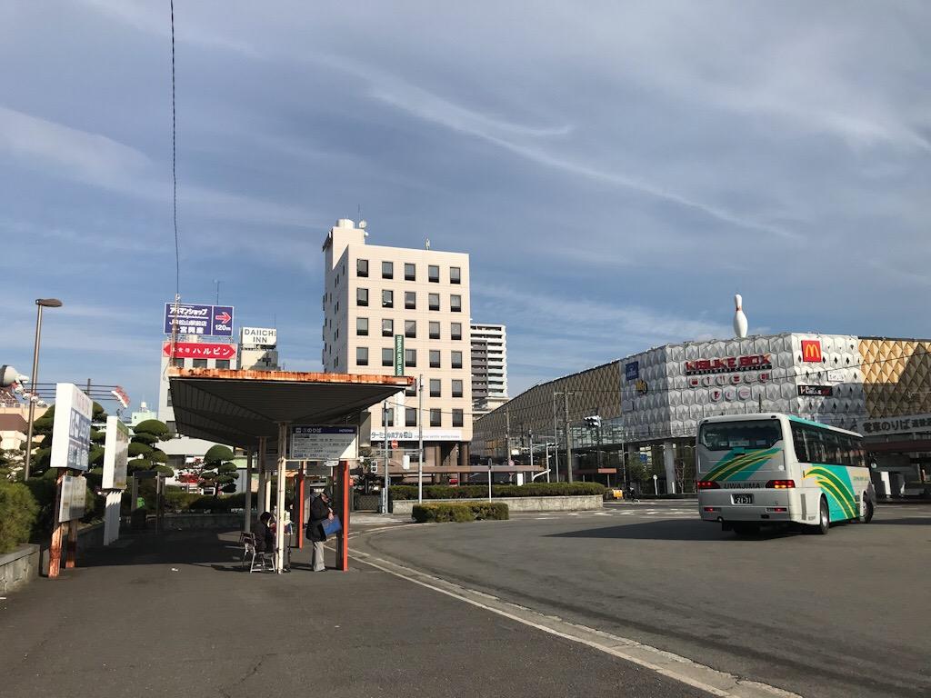 JR松山駅前 バス停 3番乗り場(遠景)