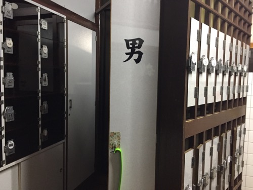 東京都足立区の銭湯・梅の湯の男湯側の下駄箱