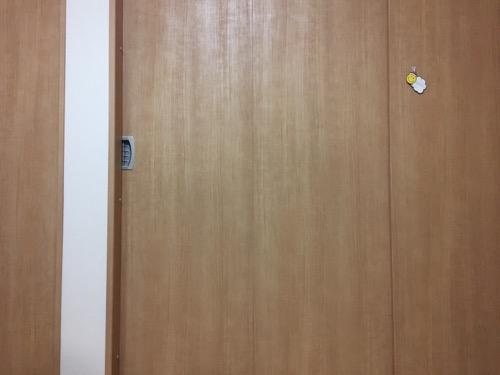 iPhone 6のカメラで撮影した和室の押入れ扉