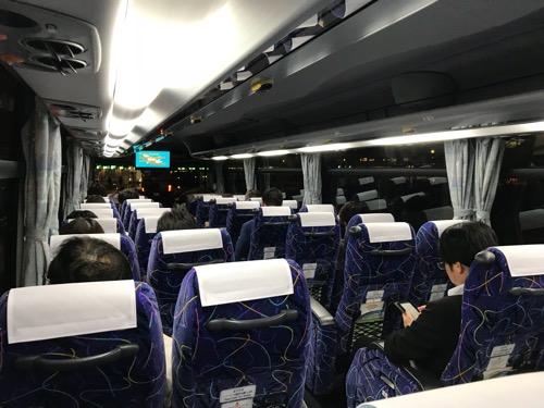 北海道中央バスの新千歳空港から札幌都心ゆきのバス車内の様子