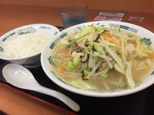 日高屋金町北口店で注文した野菜たっぷりタンメン、半ライス