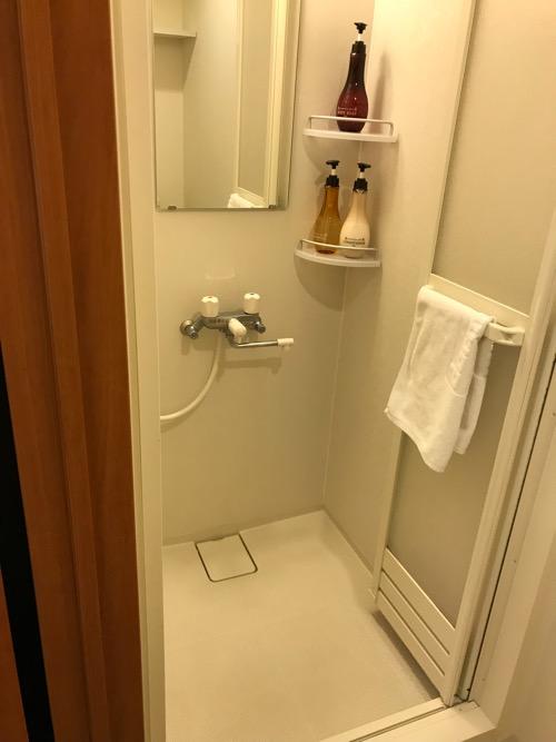 天然温泉 加賀の湧泉 ドーミーイン金沢の禁煙様ダブルルーム室内のシャワー室