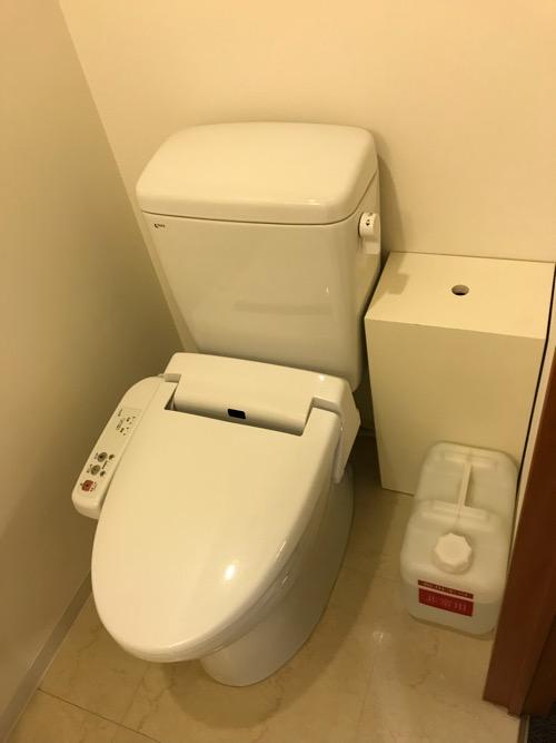 天然温泉 加賀の湧泉 ドーミーイン金沢の禁煙様ダブルルーム室内のトイレ
