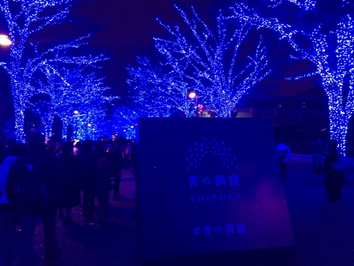 渋谷公園通り側にある「青の洞窟 SHIBUYA」の看板