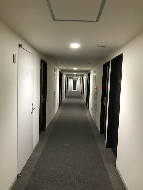 コンフォートホテル八戸の客室前の廊下